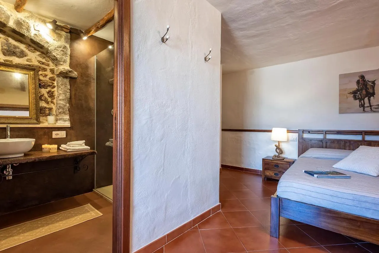 Appartamento Esclusiva Dimora Storica nel cuore del Borgo Medievale---- Exclusive Historical House inside the Medieval Village Castelsardo