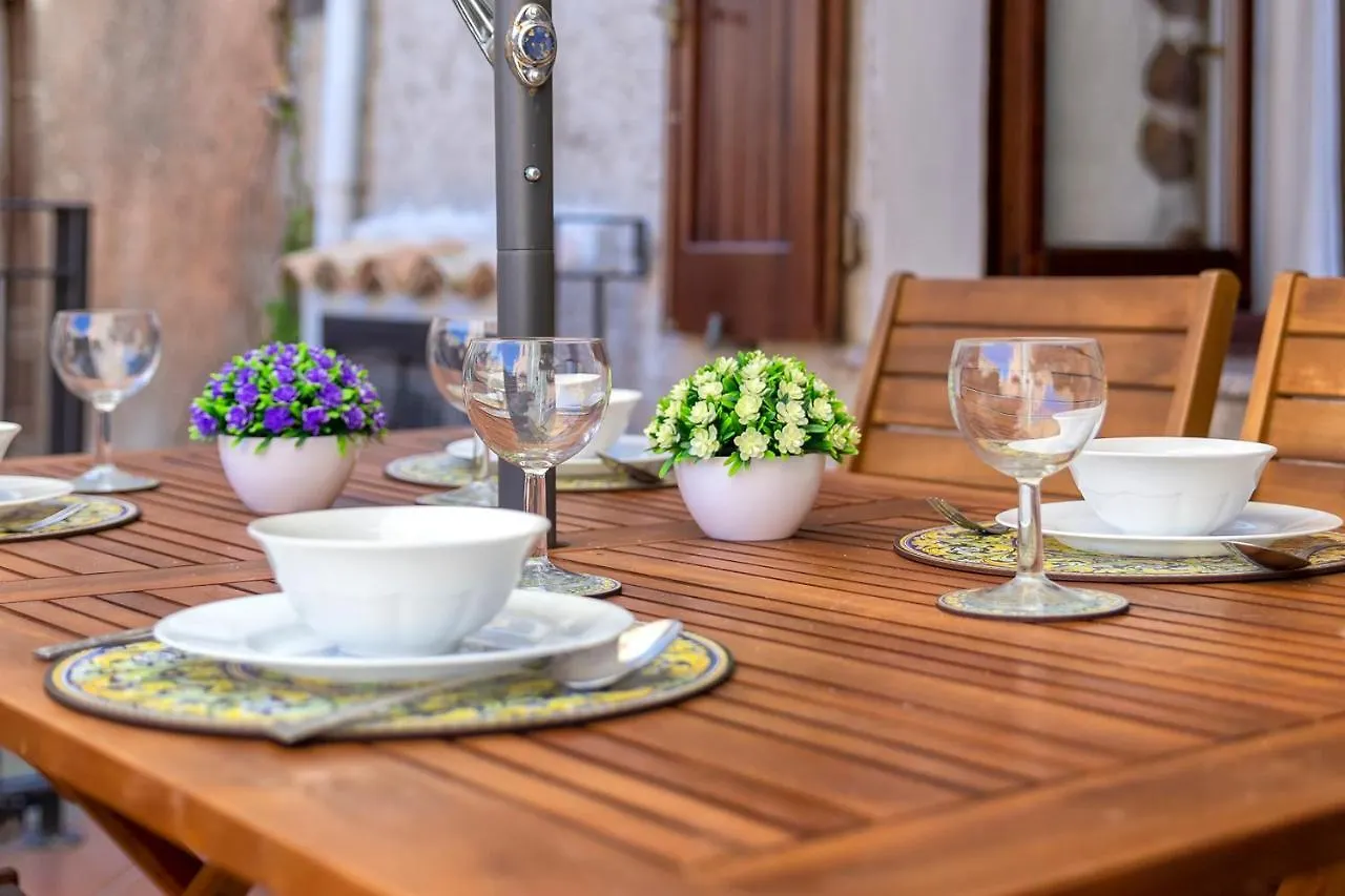 Esclusiva Dimora Storica nel cuore del Borgo Medievale---- Exclusive Historical House inside the Medieval Village Castelsardo Appartamento