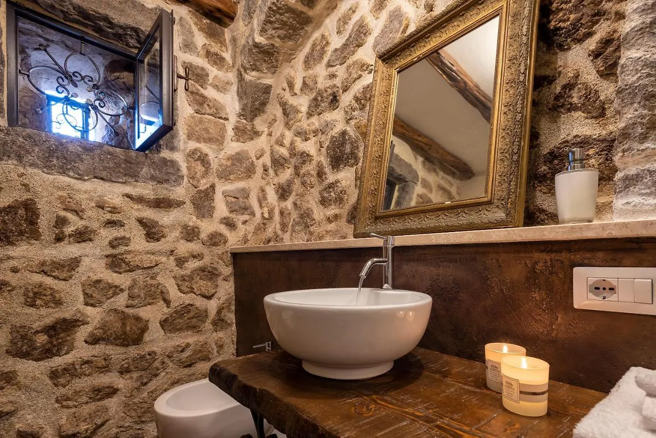 Appartamento Esclusiva Dimora Storica nel cuore del Borgo Medievale---- Exclusive Historical House inside the Medieval Village Castelsardo