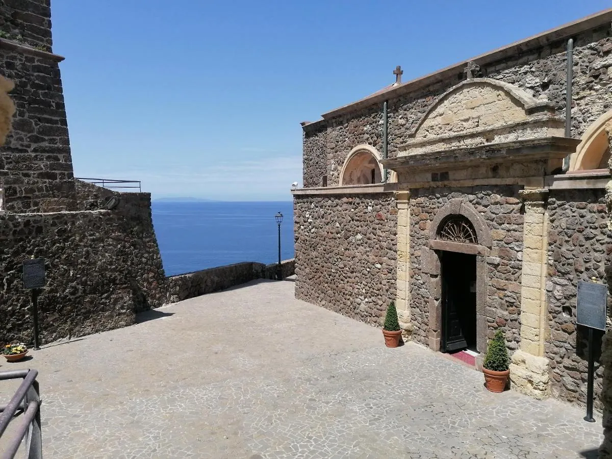 Esclusiva Dimora Storica nel cuore del Borgo Medievale---- Exclusive Historical House inside the Medieval Village Castelsardo 0*,